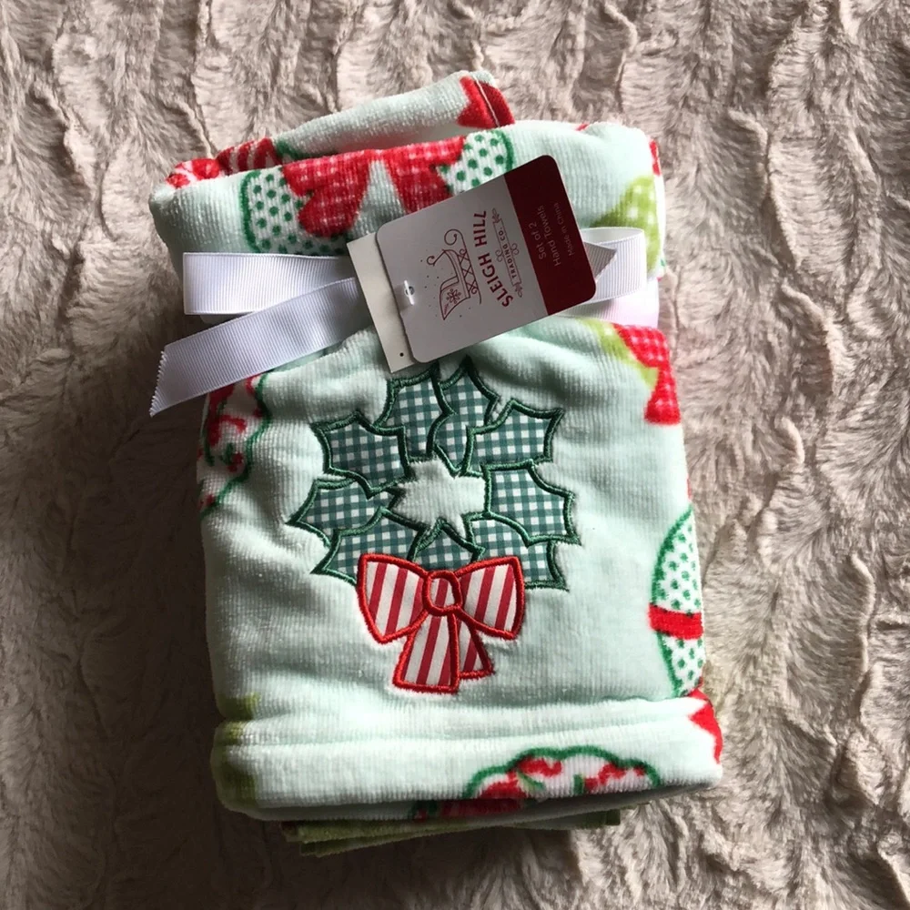 Holiday Christmas Wreath Hand Towels Bath Decor